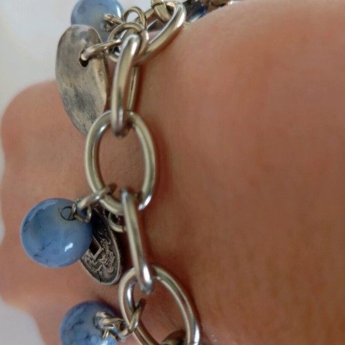 Handmade bracelet with blue stones and silver details