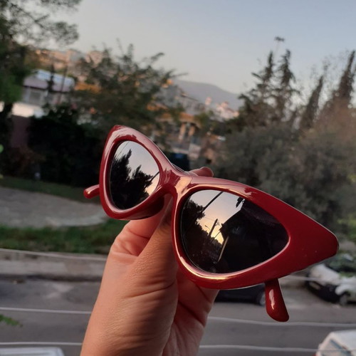 Women's burgundy sunglasses in excellent condition with fabric case