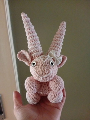 Πλεκτός χειροποίητος Baphomet amigurumi καινούργιο με ροζ και ιριδίζον λευκό νήμα