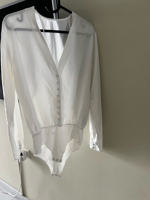 Κορμάκι πουκάμισο Zara λευκό, αφόρετο, σατέν ύφασμα, μέγεθος S