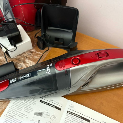 Izzy handheld vacuum cleaner wet & dry used with accessories