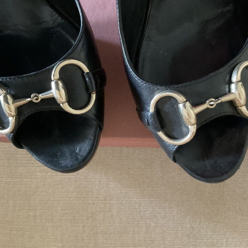 Gucci black pumps size 40