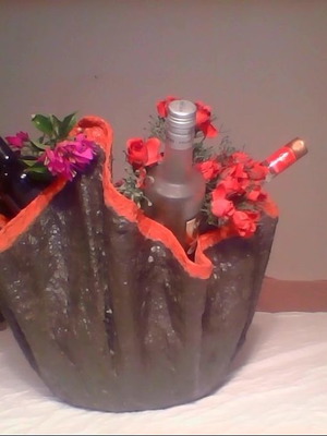 Μοντέρνες γλάστρες από τσιμέντο με ακρυλικά χρώματα και βερνίκι πέτρας