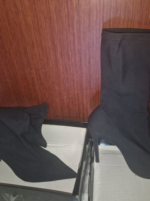 Tsakiris Mallas heels like new, black, size 40