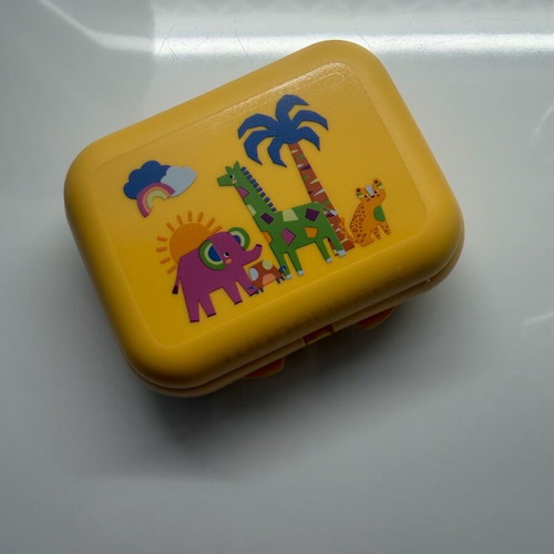 Tupperware medium twin with kids design new