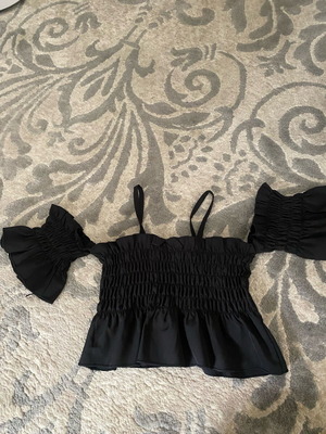 Children's black top like new, one size