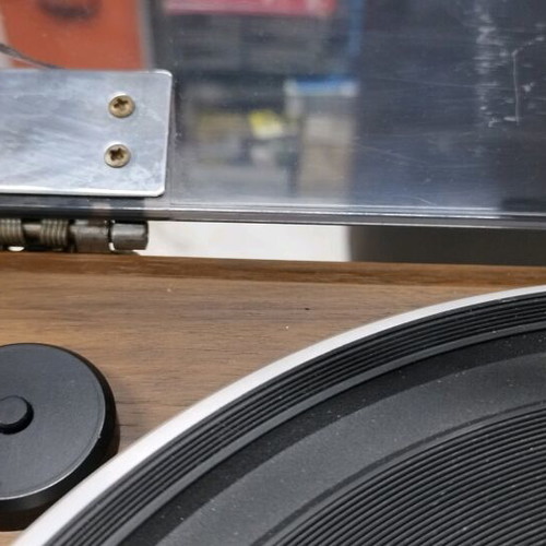 JVC VL5 turntable used with small crack on cover