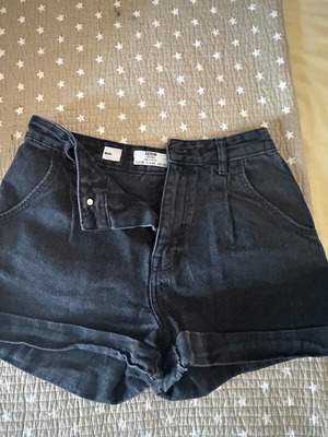 Μαυρο σορτσακι Bershka