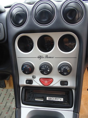 Κονσόλα ασημί GTV Twin Spark 2.0 μοντέλο 2002 σειρά 916 σαν καινούργια