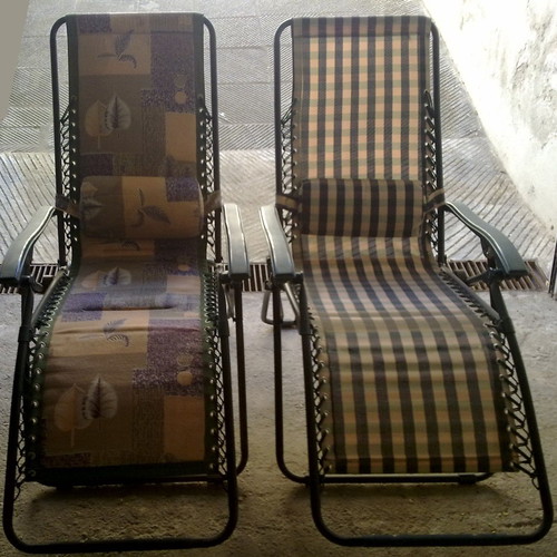 Folding sun loungers like new, set of three with lumbar cushions