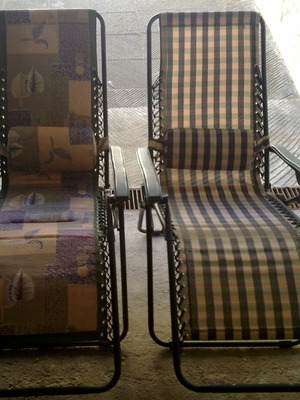 Folding sun loungers like new, set of three with lumbar cushions