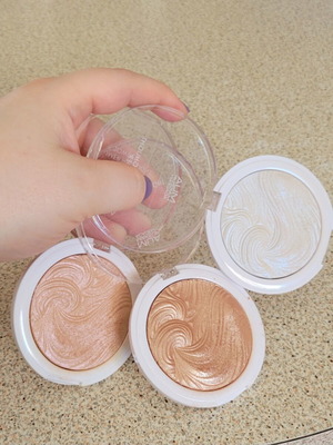 MUA Shimmer Highlight Powder set like new, 3 pieces