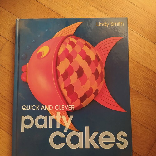 Party Cakes by Lindy Smith like new