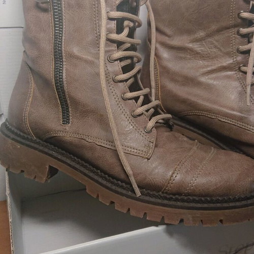 Gray ankle boots size 39 used with extra laces