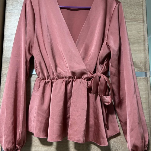 Satin blouse like new, pink with elastic waist and ribbon