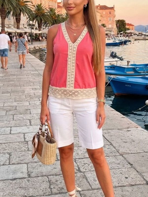 Pink blouse with lace and special back