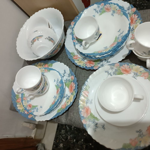 Arcopal dinnerware set new, 6 large plates, 6 soup bowls, 6 dessert bowls, 6 tea cups