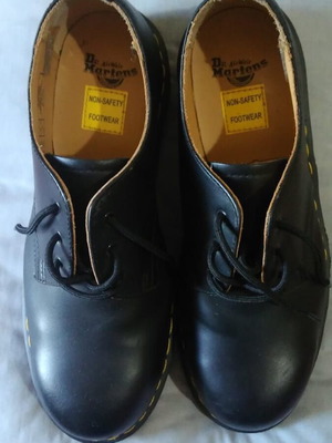 Dr. Martens AirWair 1925 shoes like new, black, slip resistant