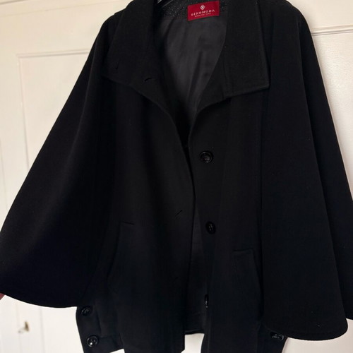 Dinomoda wool cape like new, black, one size