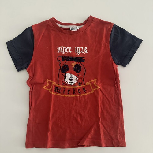 Disney Mickey Mouse children's t-shirt size 8 like new, red