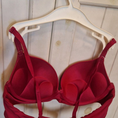 Bra new with super padding 85B red