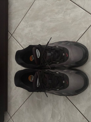 Nike Air Max sneakers like new, size 44, black and red
