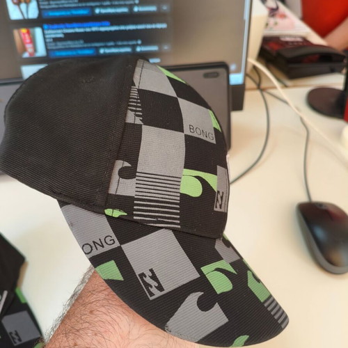 Billabong men's hat one size like new, black and green