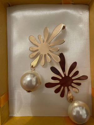 Large earrings new, white and gold