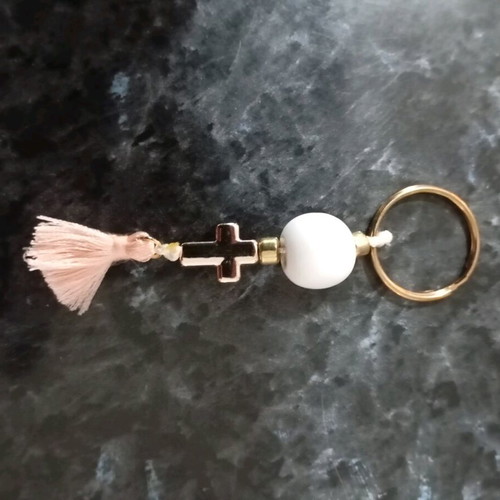 Handmade keychain, with a gold cross, Fuchsia tassel, white round wooden bead, new