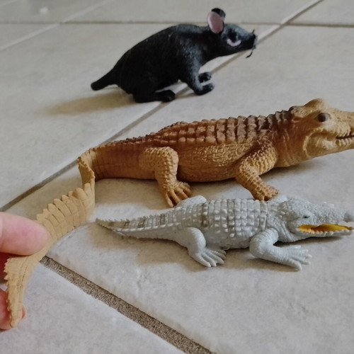 Rubber toy set used, 3 pieces (2 crocodiles and 1 rat)