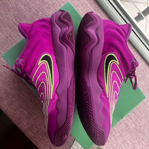 Nike Giannis Immortality athletic shoes used, size 45.5, green and purple