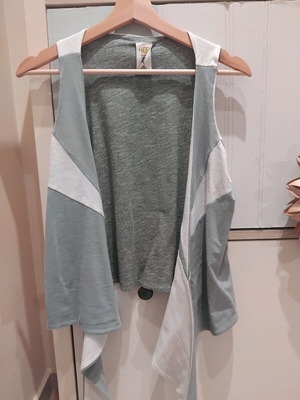 HEEL vest blouse small new, reversible