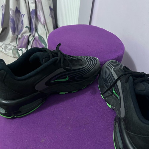 Nike Air Max Fire athletic shoes new, size 42.5, black and green