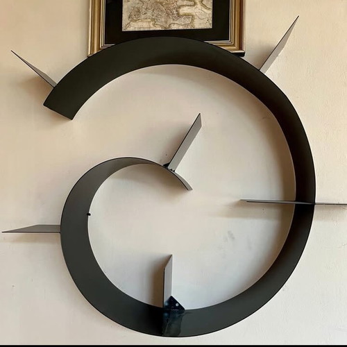Handmade metal spiral black wall shelf like new, 85 cm diameter