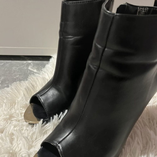 Migato black boots with 10 cm heel like new