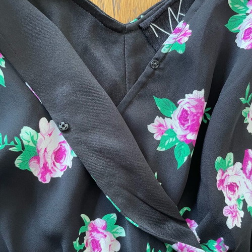 Short floral one-piece like new, black multicolor, size S