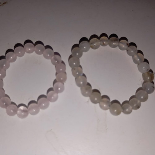 Rings new, two sizes, polished natural stones on elastic cord