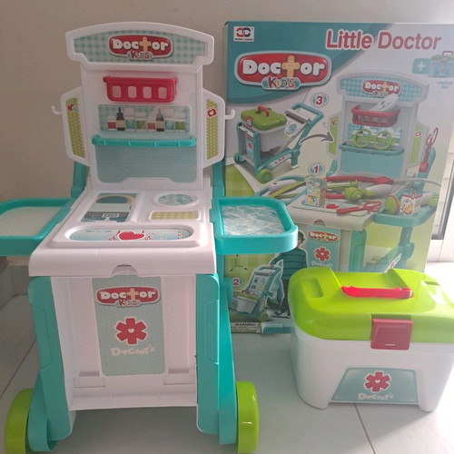 Little Doctor medical set used, complete in box