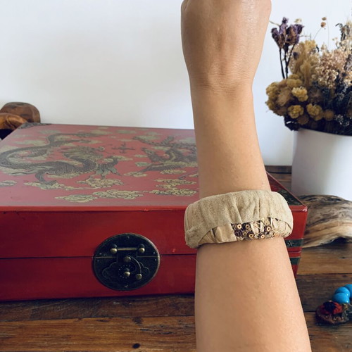 Handmade leather bracelet like new, beige by DYENS + FOTINAKI