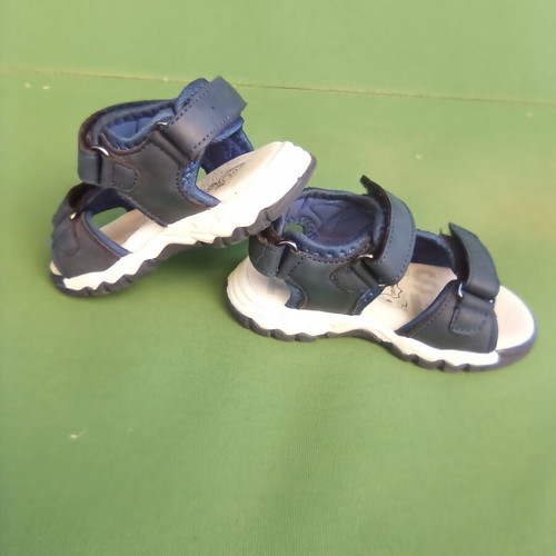Baby leather sandals IQ size 21 like new