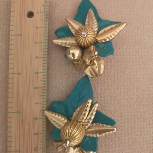 Vintage clip earrings used, green and gold