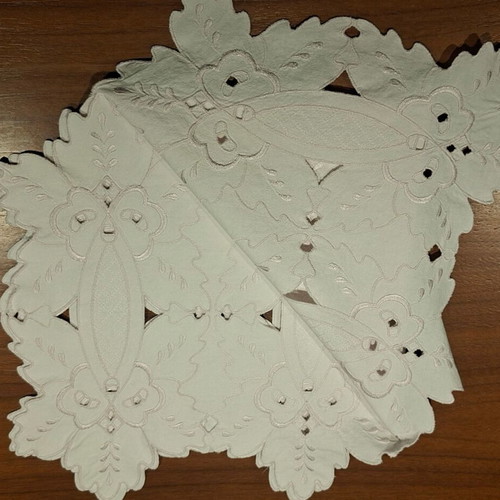 Vintage table runner with white Richelieu cutwork embroidery (71x67 cm)