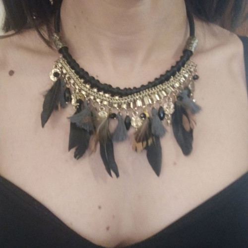 Necklace with feathers