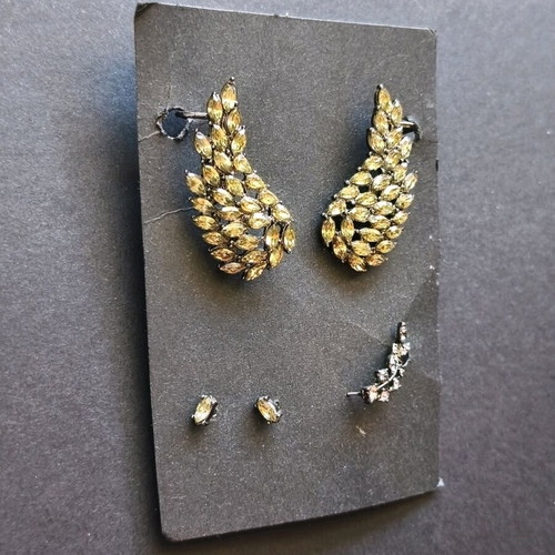 Earring set like new, silver color