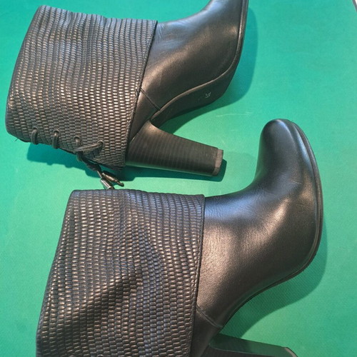 Keys black ankle boots like new, size 39