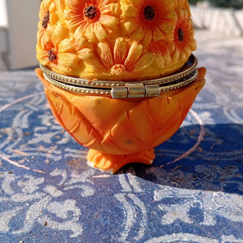 Decorative egg with flowers