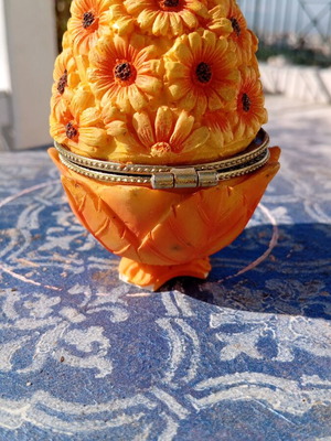 Decorative egg with flowers