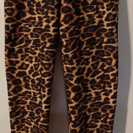 Women's leopard print leggings used, size Medium