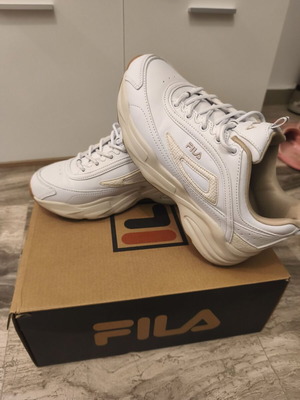 Fila γυναικεία αθλητικά παπούτσια σε λευκό, μέγεθος 39