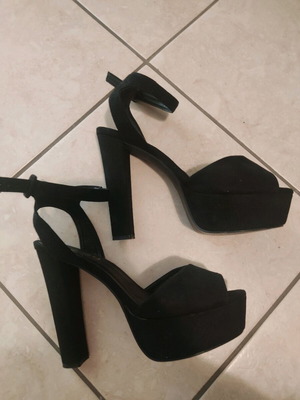 Black sandals like new, size 40, 14cm heel